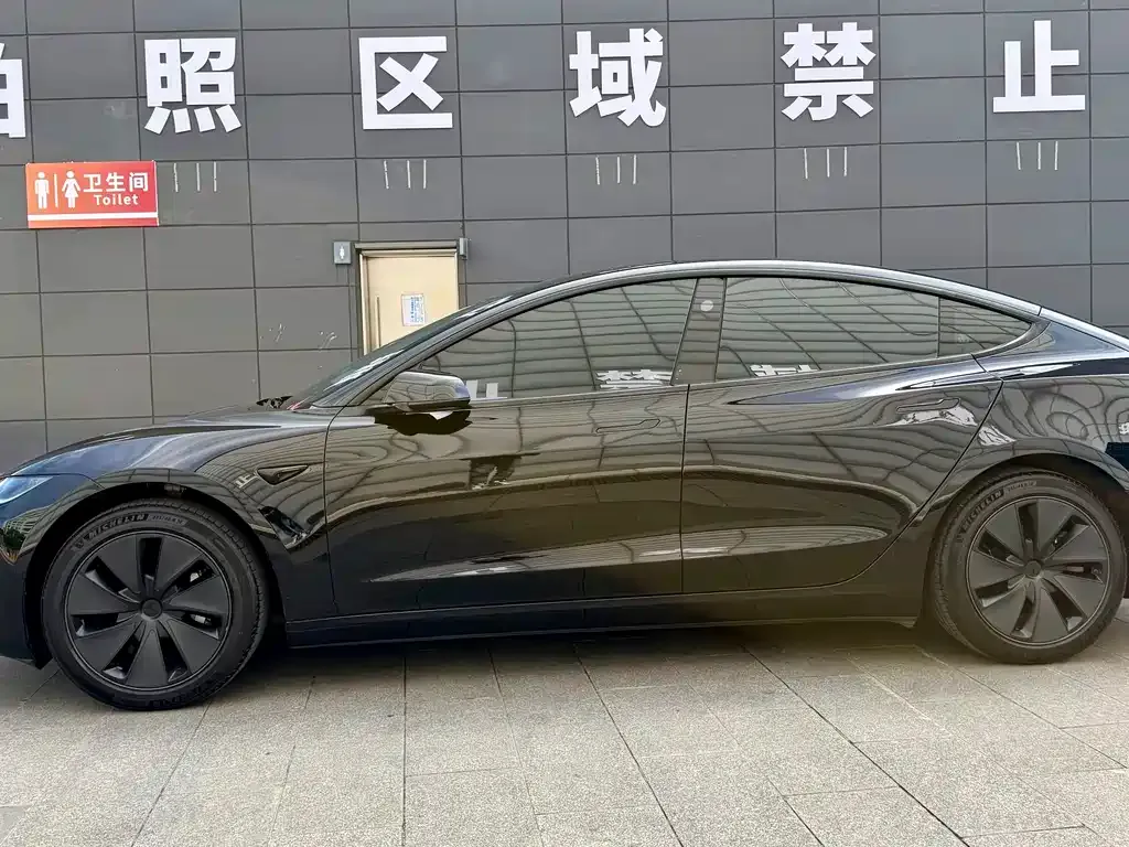 Tesla Model 3 — фото 9