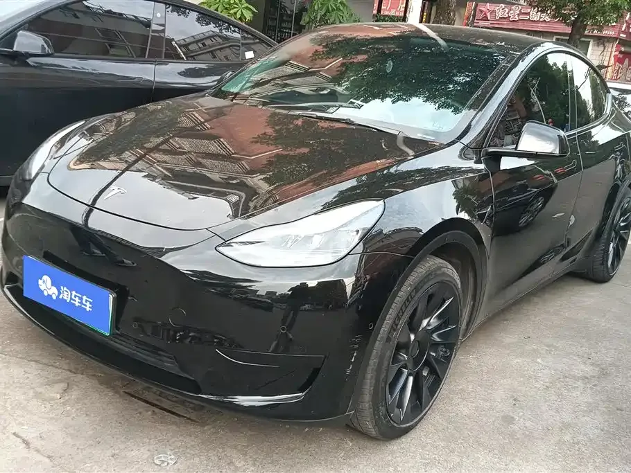 Tesla Model Y — фото 1