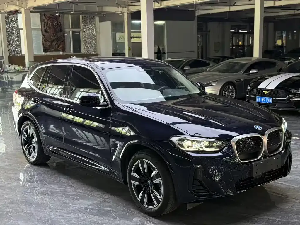 BMW iX3 — фото 3