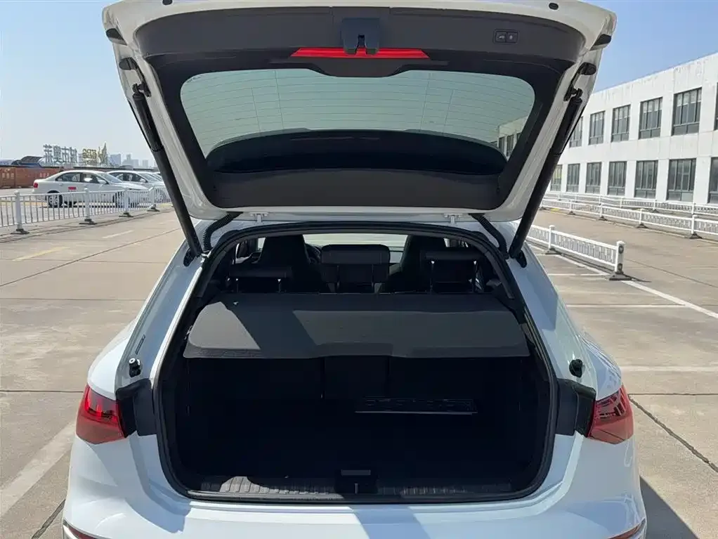 Audi A3 2023 из CN, фото 4
