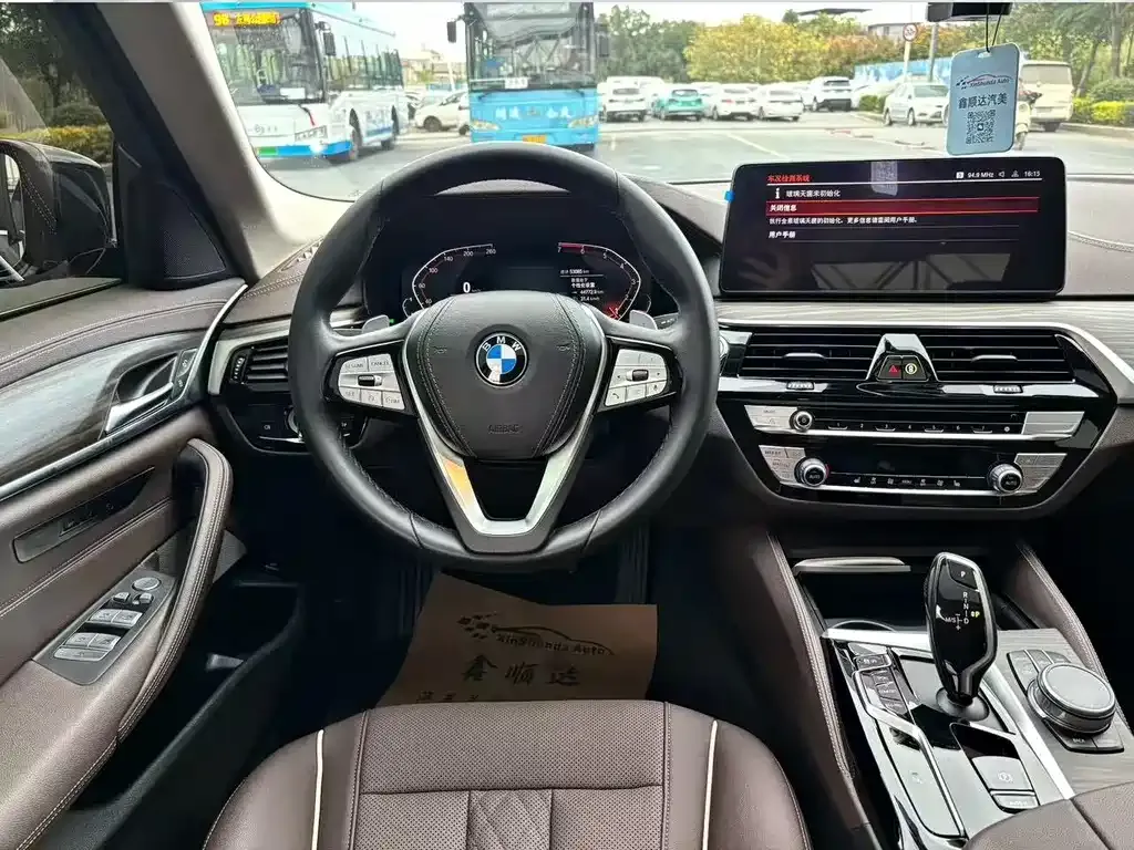 BMW 5 Series 2021 из CN, фото 3