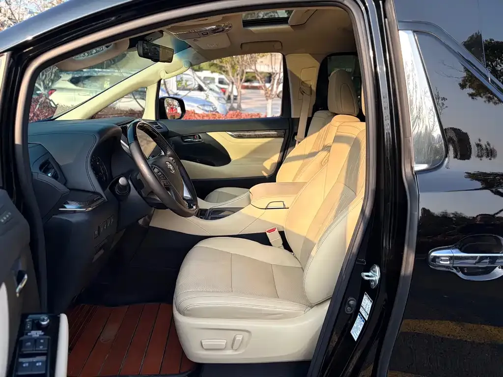 Toyota Vellfire 2021 из CN, фото 4