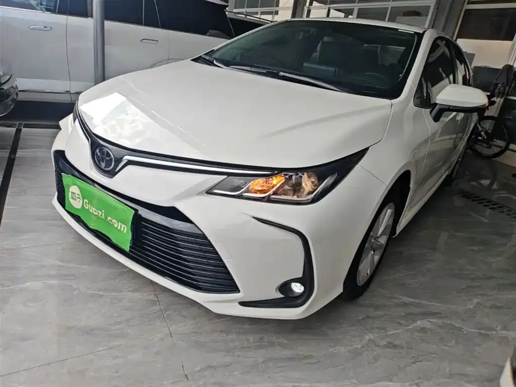 Toyota Corolla — фото 1