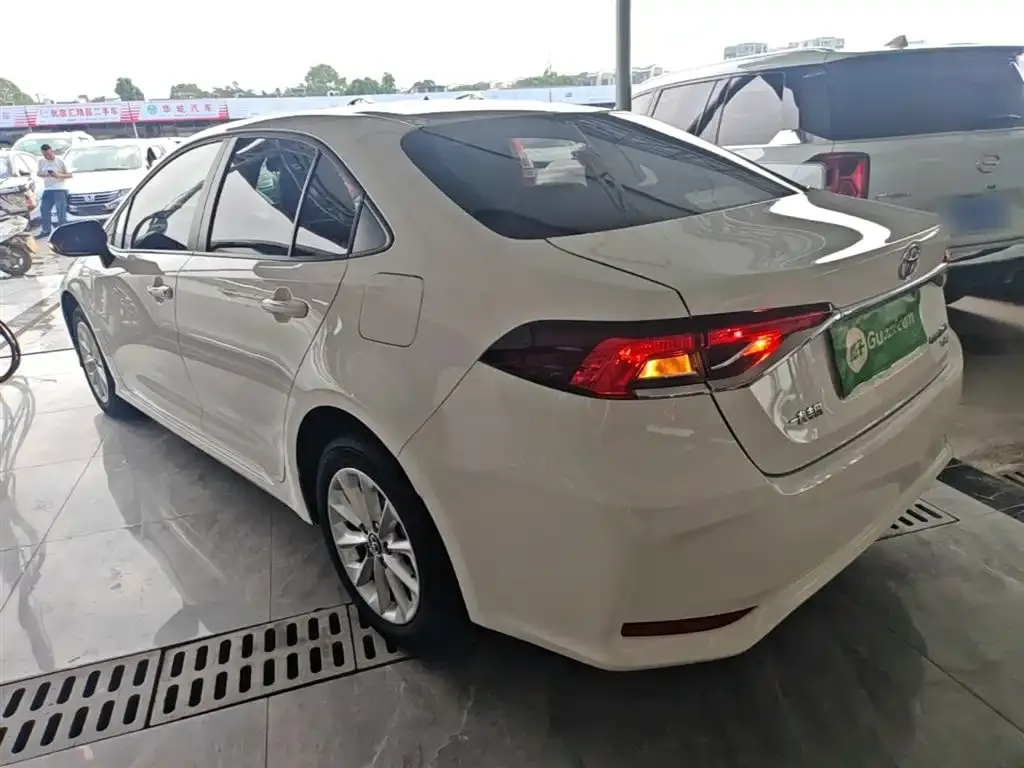 Toyota Corolla — фото 7