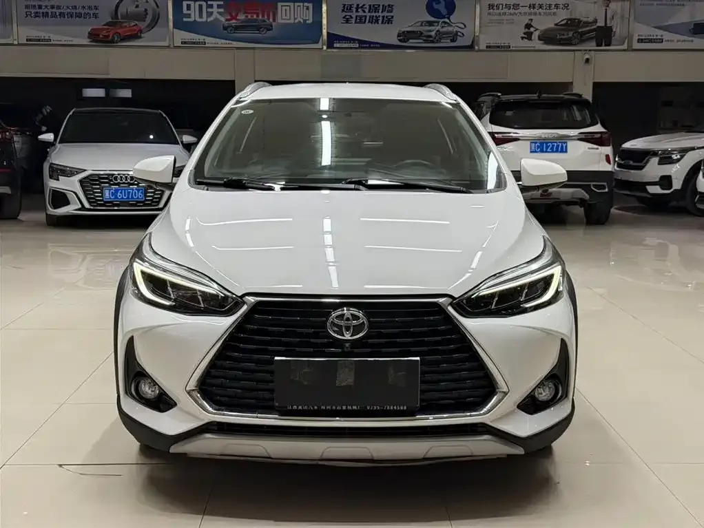 Toyota Yaris L — фото 3
