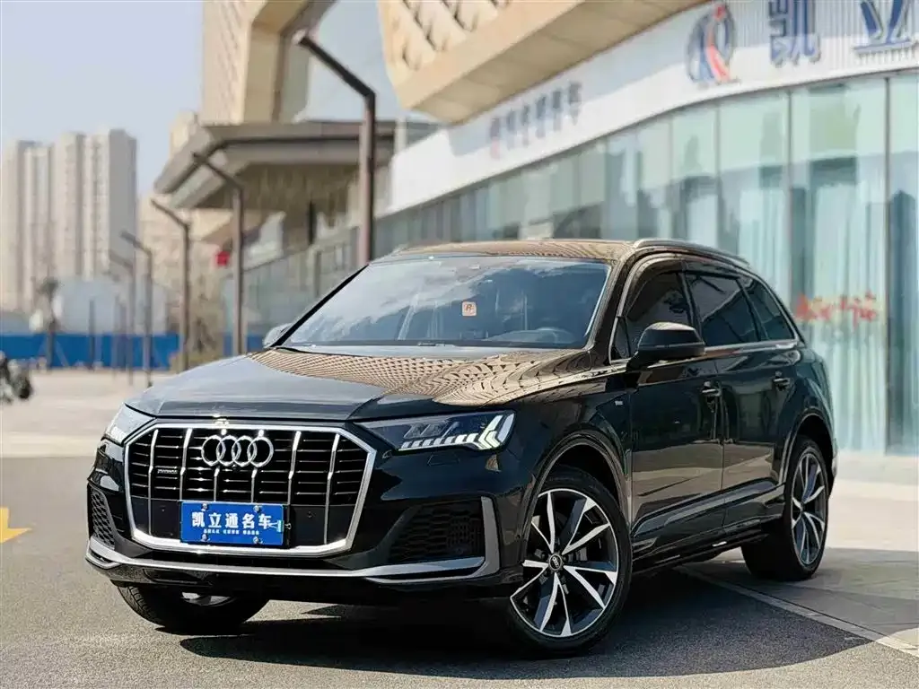 Audi Q7 — фото 1