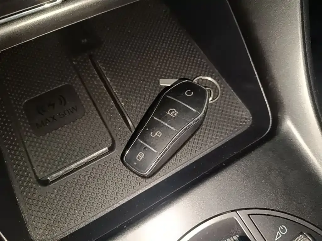 BYD Seal 05 DM-i — фото 9