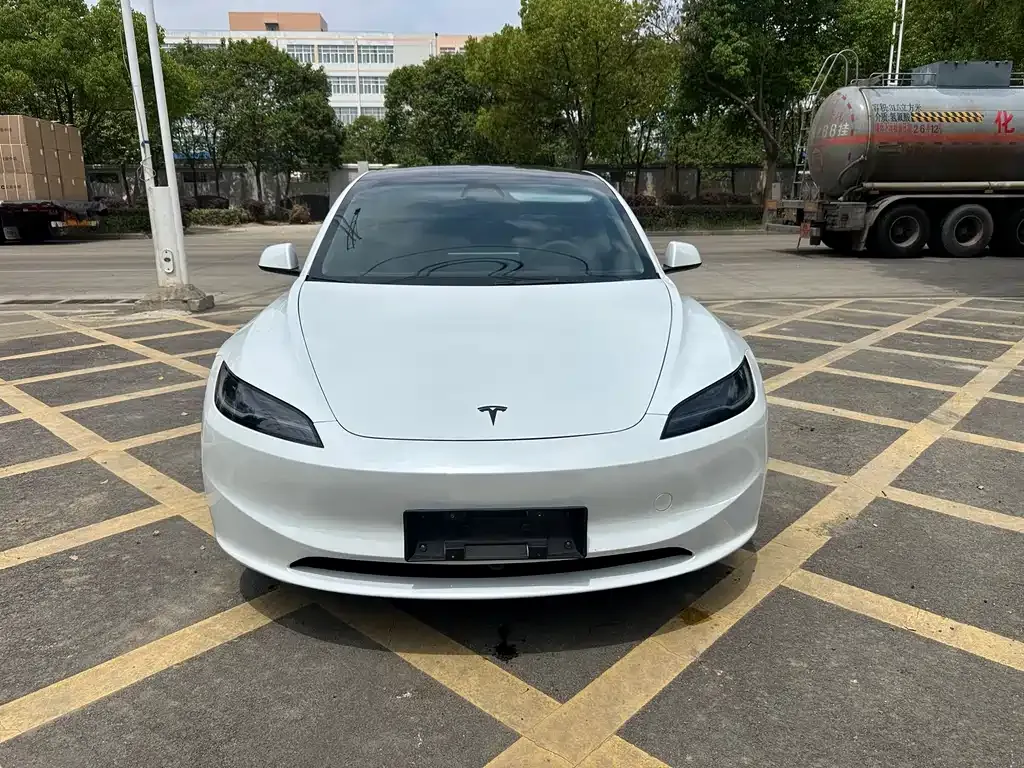 Tesla Model 3 — фото 2