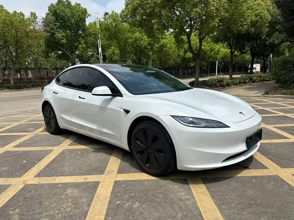 Tesla Model 3 — фото 9