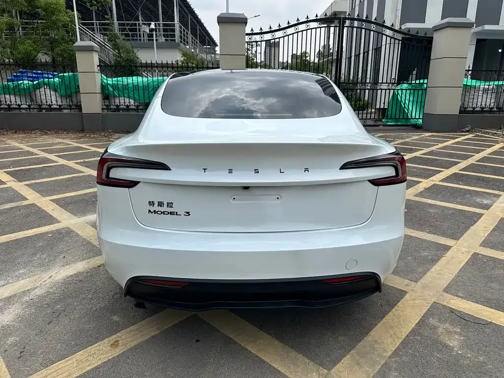 Tesla Model 3 — фото 7