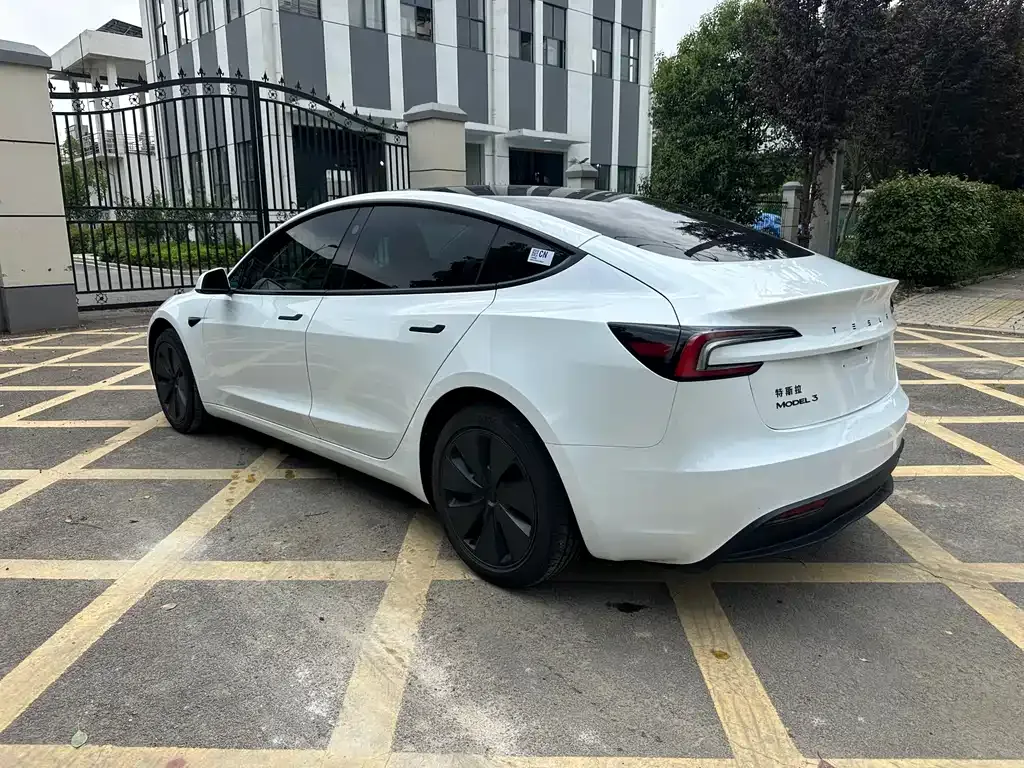Tesla Model 3 — фото 8