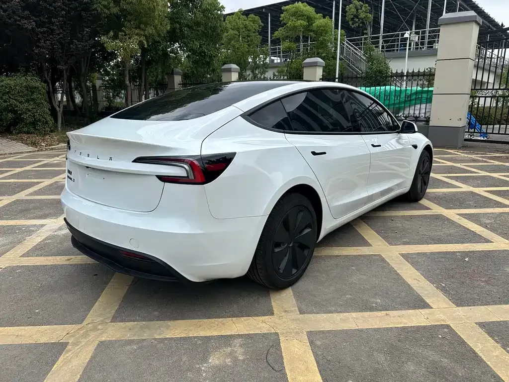 Tesla Model 3 — фото 6