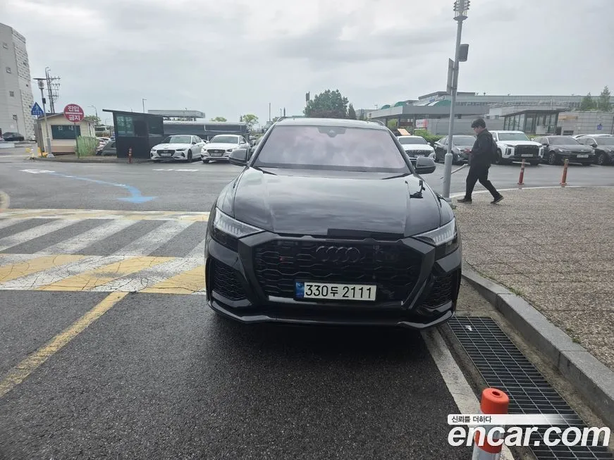 Audi RSQ8