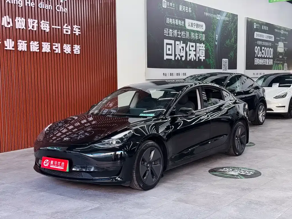 Tesla Model 3 — фото 1