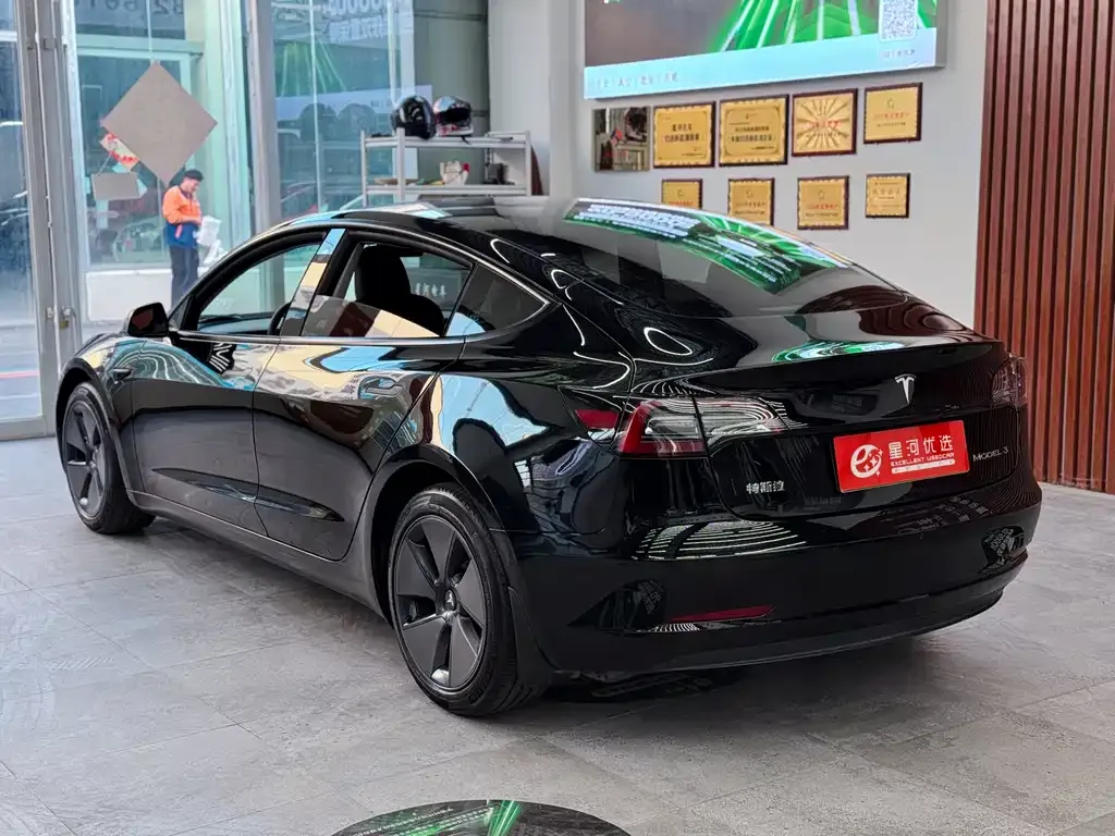 Tesla Model 3 — фото 8