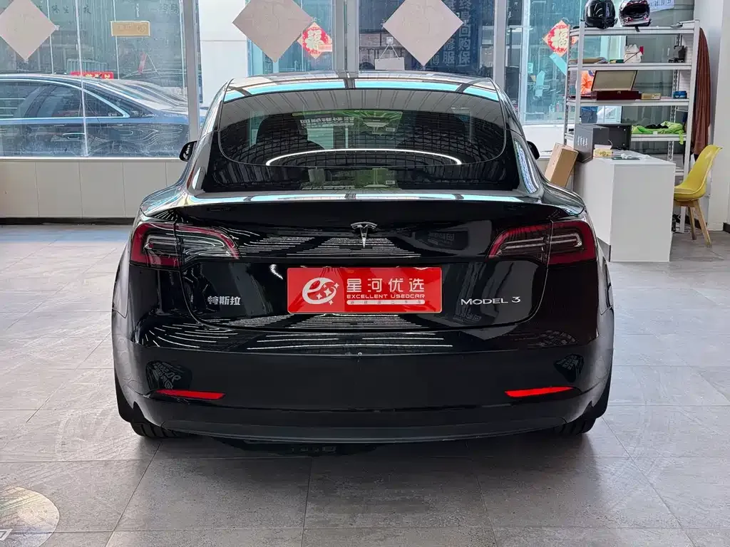 Tesla Model 3 — фото 4