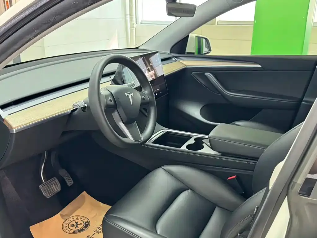 Tesla Model Y — фото 5