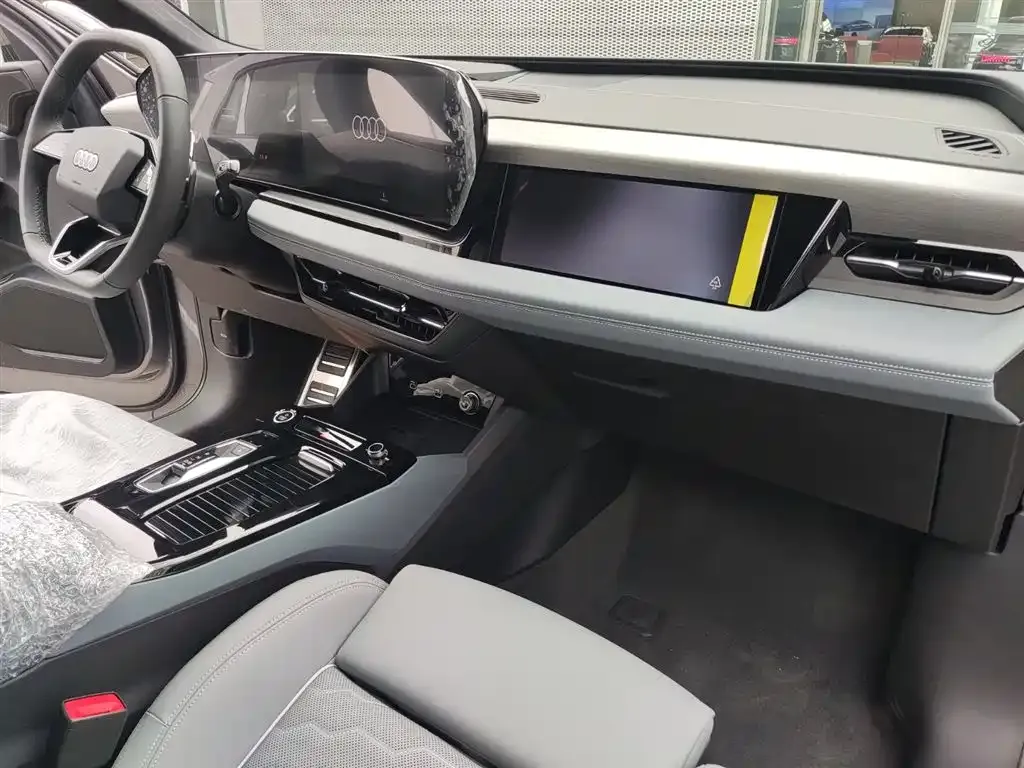 Audi Q6L e-tron — фото 3