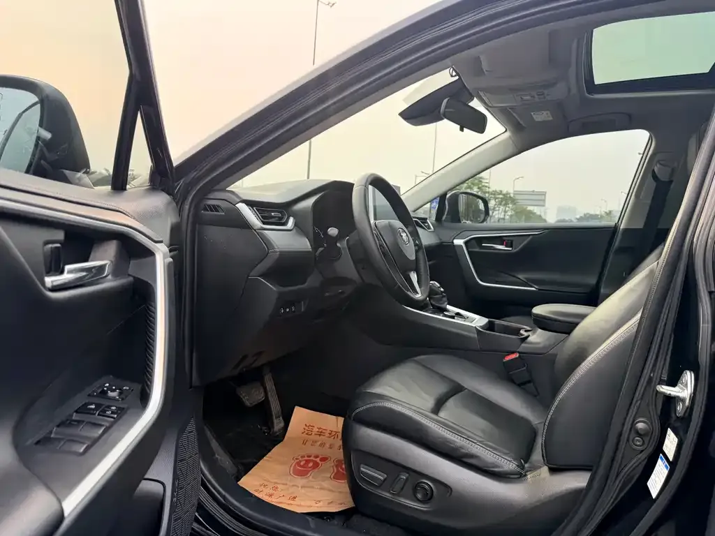 Toyota RAV4 2021 из CN, фото 5