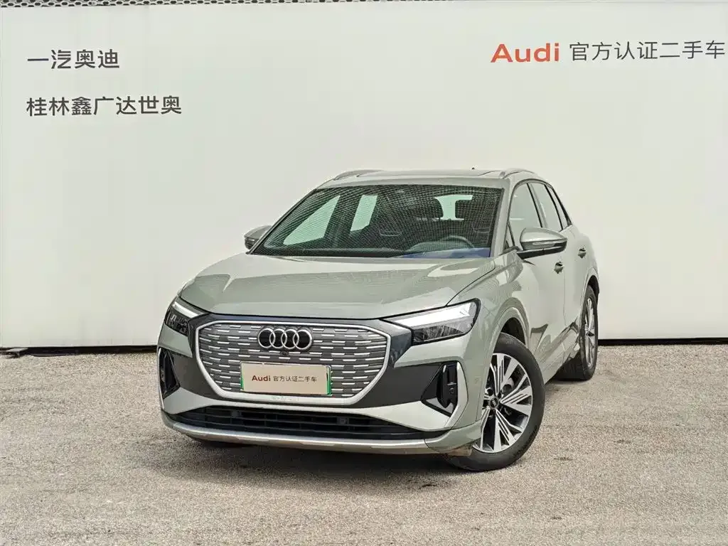 Audi Q4 e-tron — фото 1