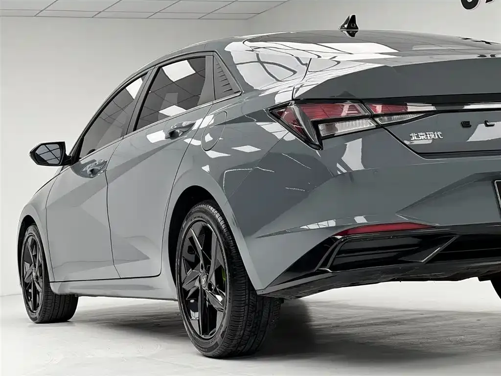 Hyundai Elantra — фото 5