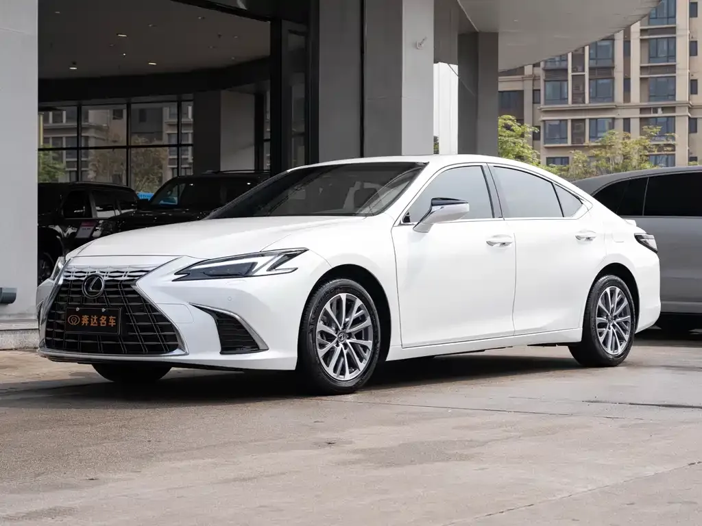 Lexus ES — фото 1