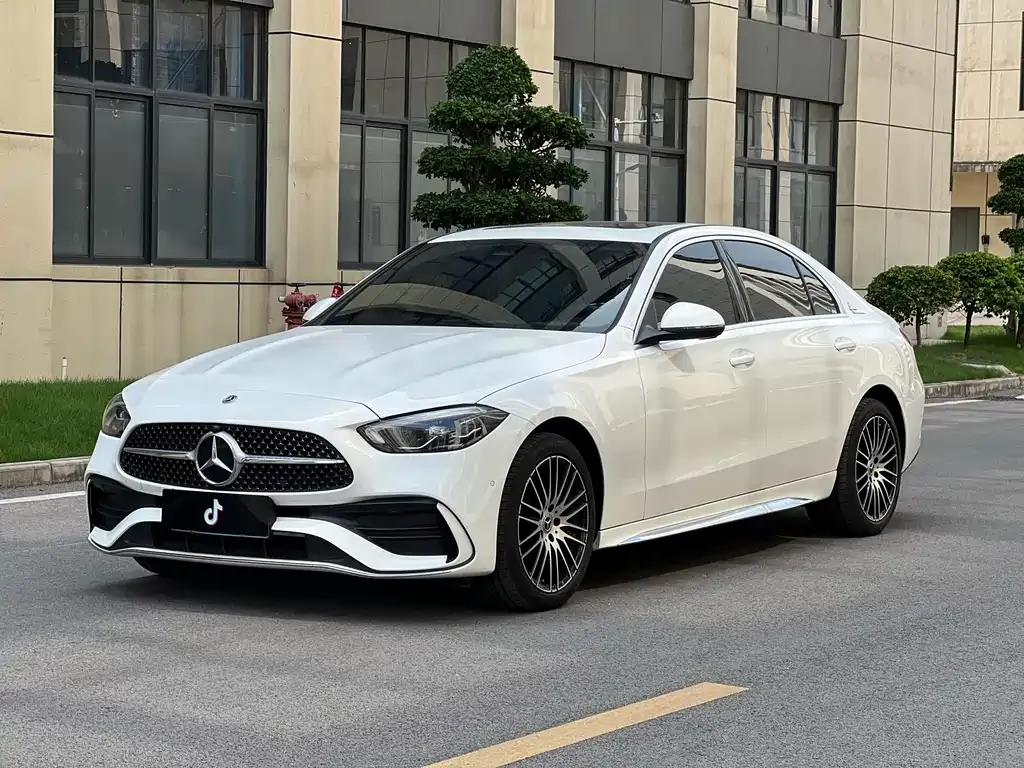 Mercedes-Benz C-Class — фото 1