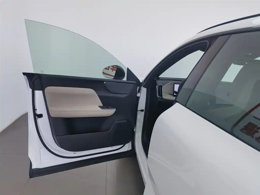 Volvo XC70 Plug-in Hybrid 2026 из CN, фото 2