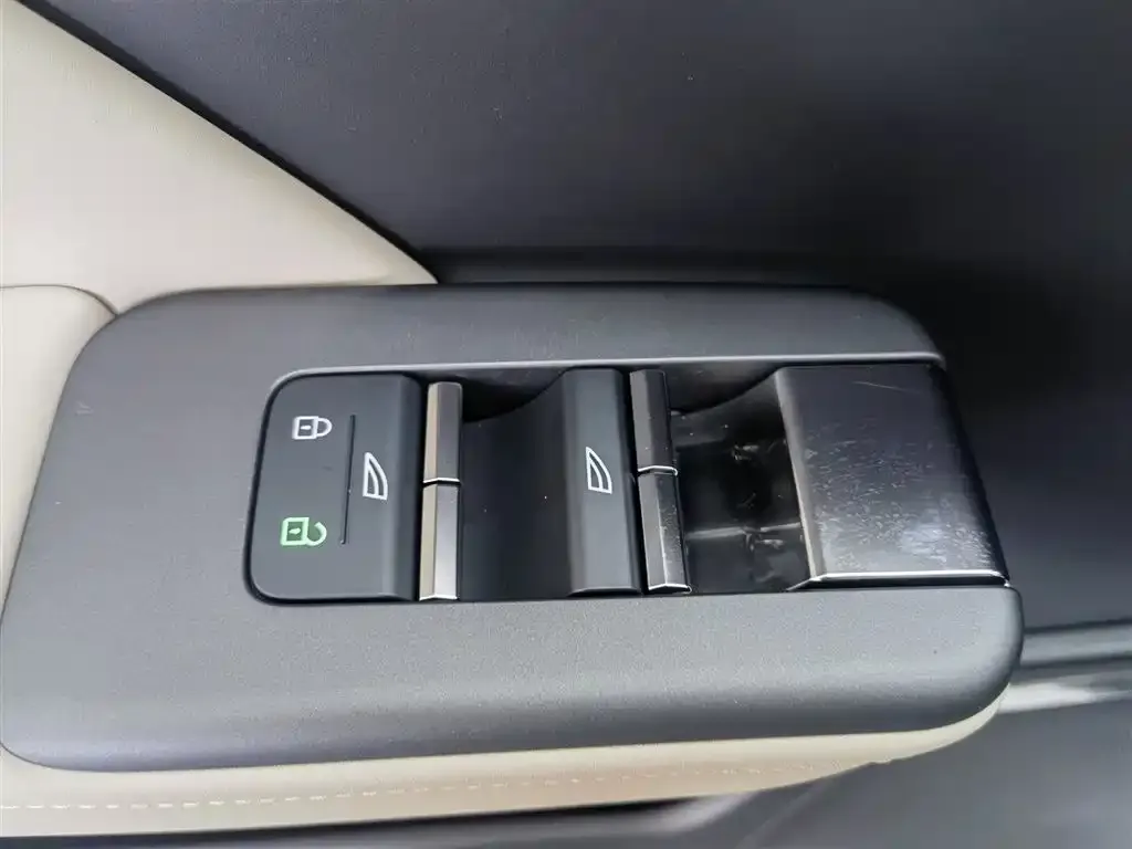 Volvo XC70 Plug-in Hybrid 2026 из CN, фото 4