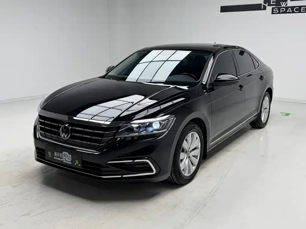 Volkswagen Passat — фото 1