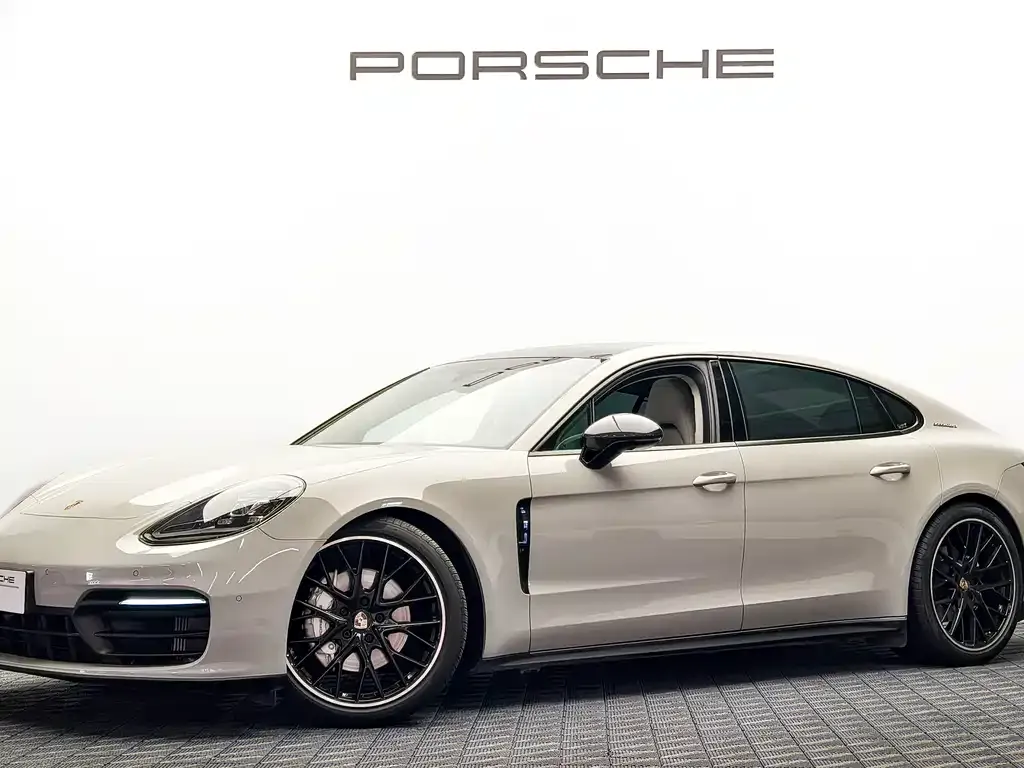 Porsche Panamera — фото 1