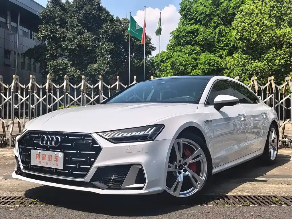 Audi A7L — фото 1