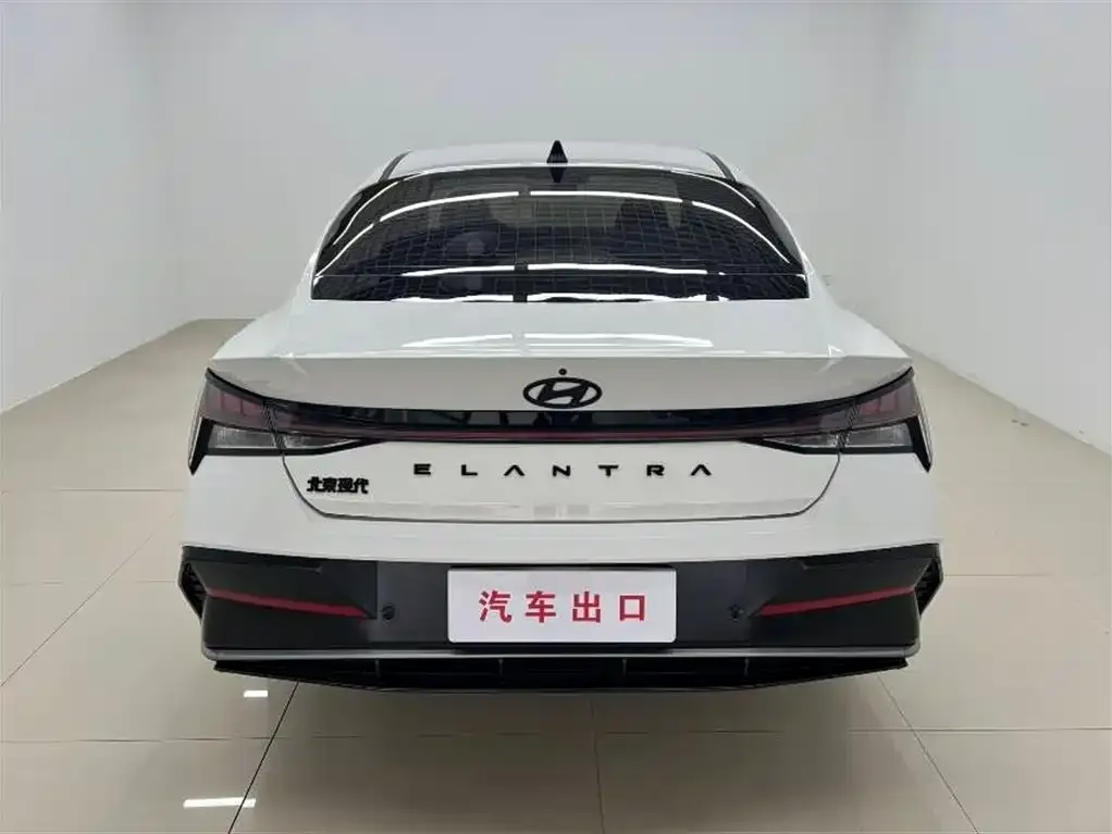 Hyundai Elantra — фото 3