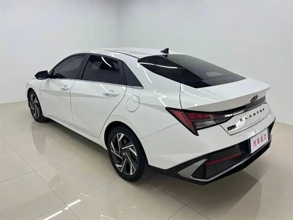 Hyundai Elantra — фото 8