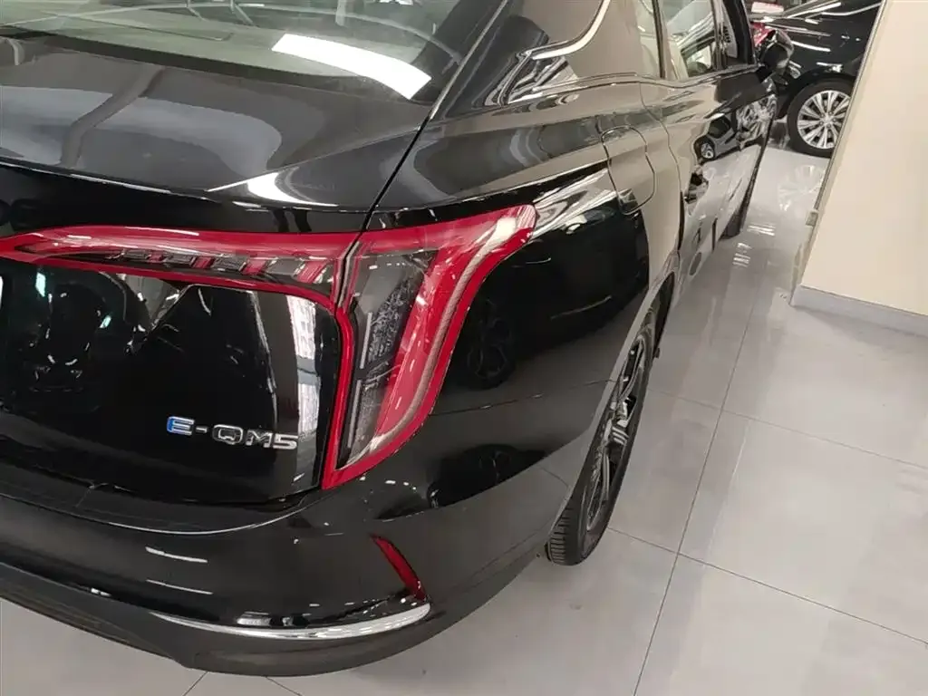 Hongqi E-QM5 — фото 7