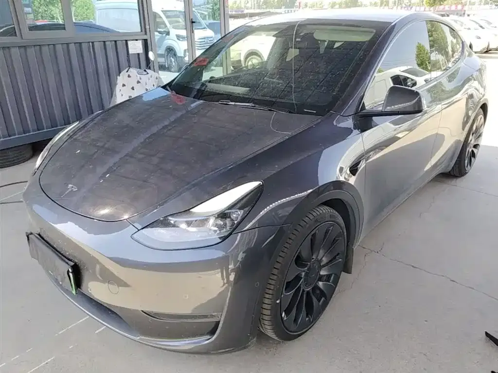 Tesla Model Y — фото 8
