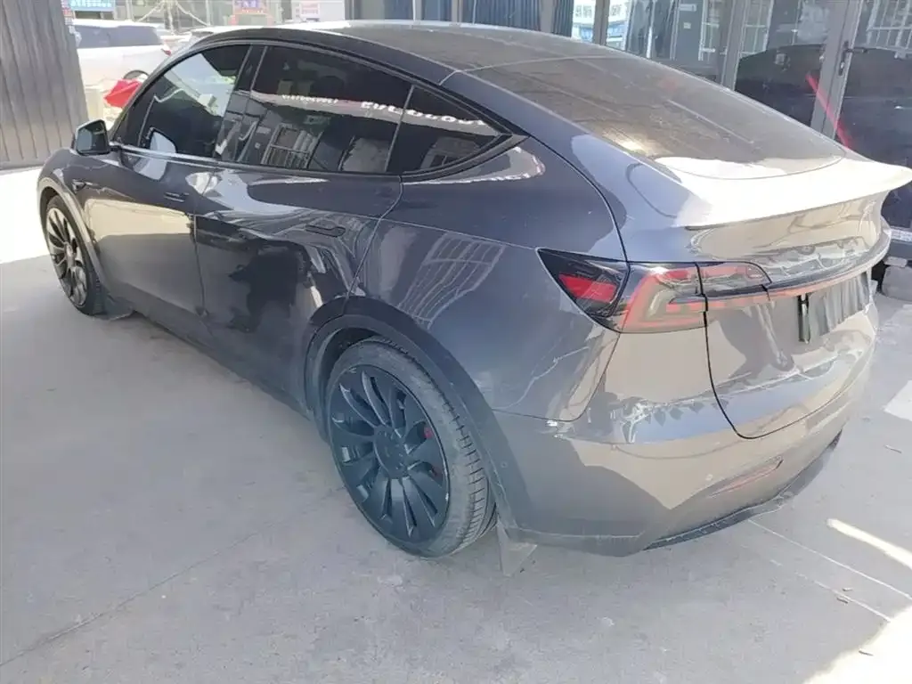 Tesla Model Y — фото 6