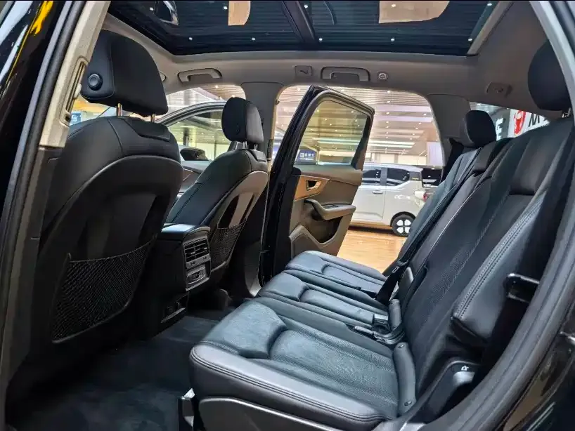 Audi Q7 2021 из CN, фото 3