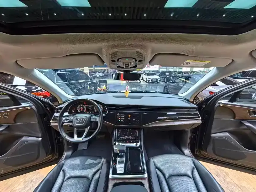 Audi Q7 2021 из CN, фото 6