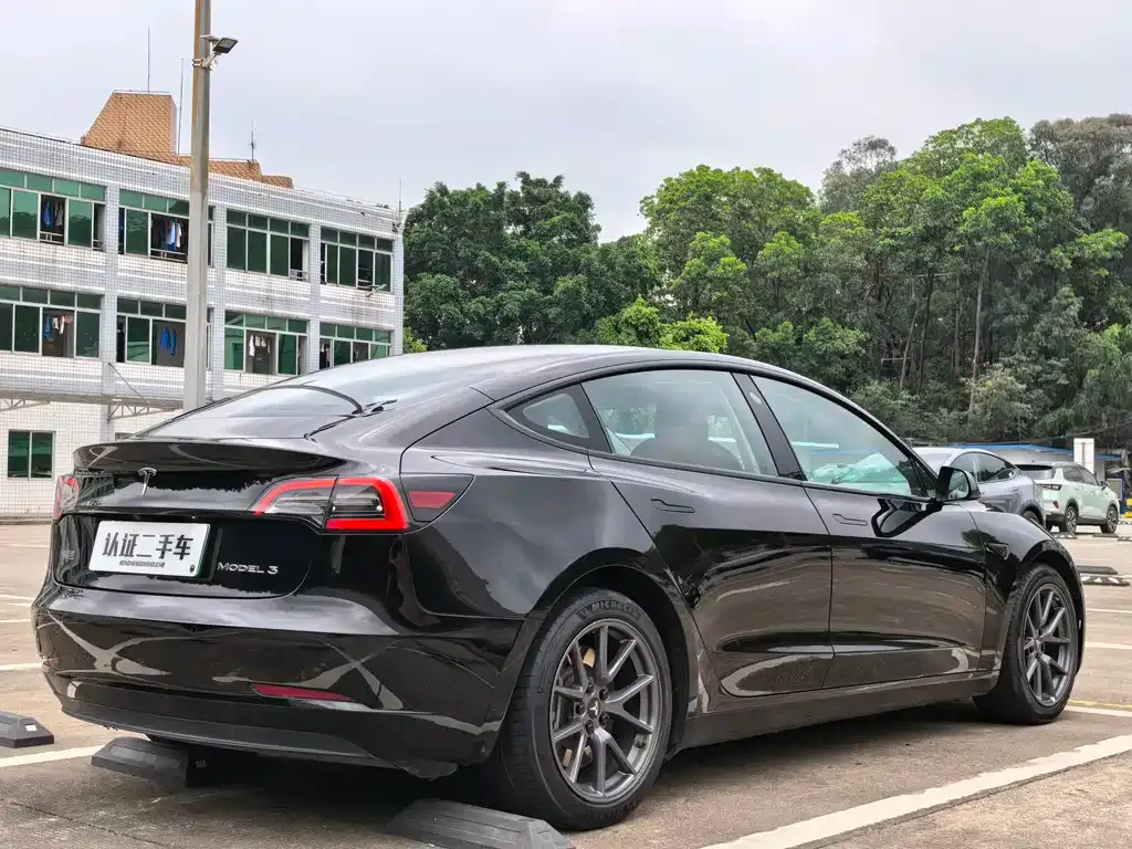 Tesla Model 3 — фото 6