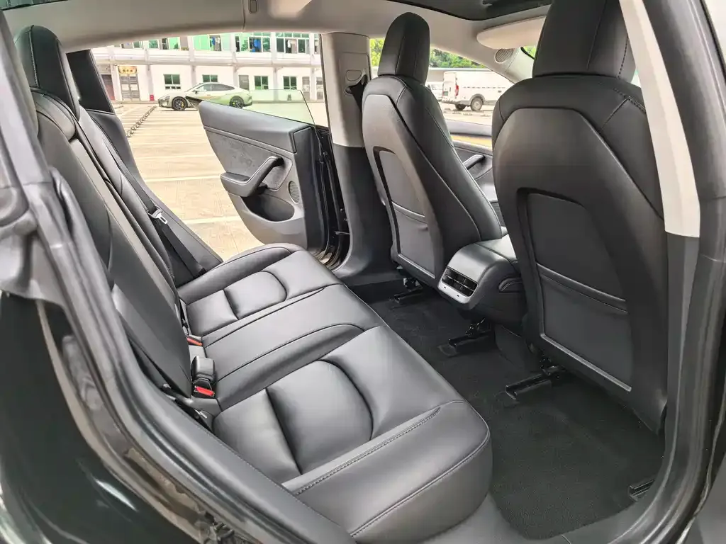 Tesla Model 3 — фото 4