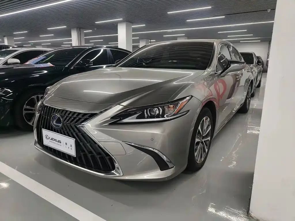 Lexus ES — фото 1