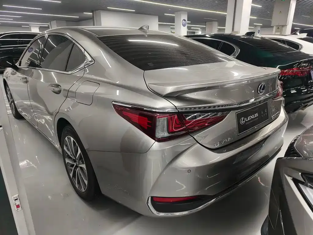 Lexus ES — фото 9
