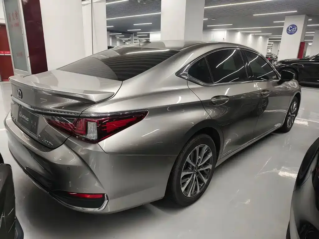 Lexus ES — фото 7