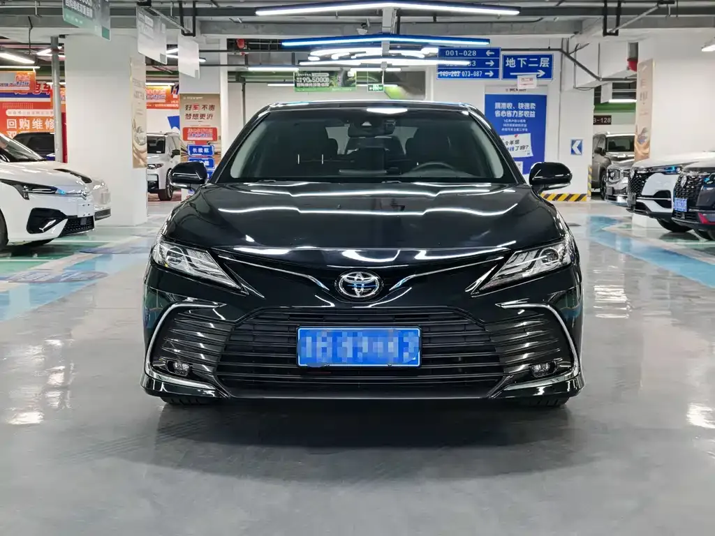 Toyota Camry — фото 5
