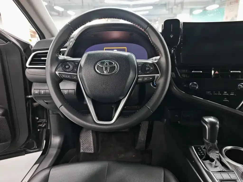 Toyota Camry — фото 10