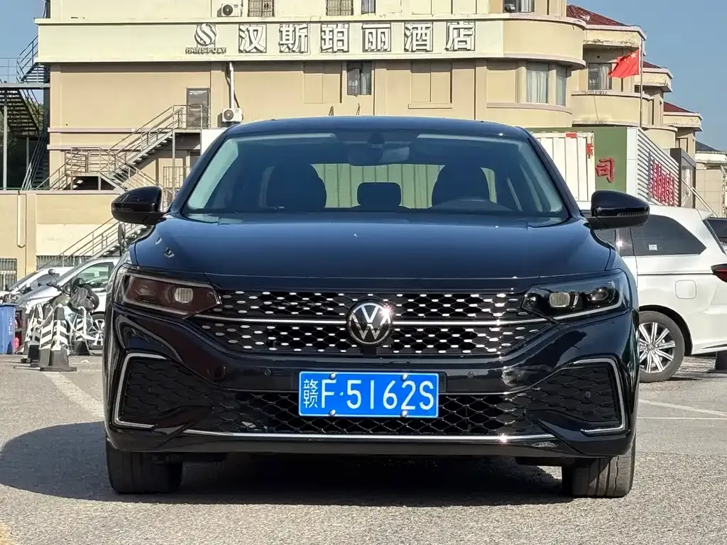 Volkswagen Passat — фото 1