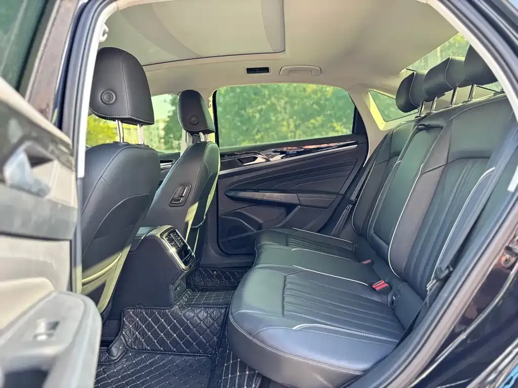 Volkswagen Passat — фото 6