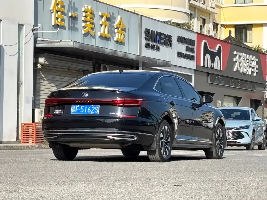 Volkswagen Passat — фото 8