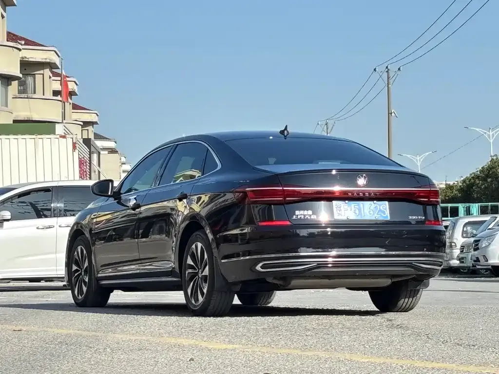 Volkswagen Passat — фото 4